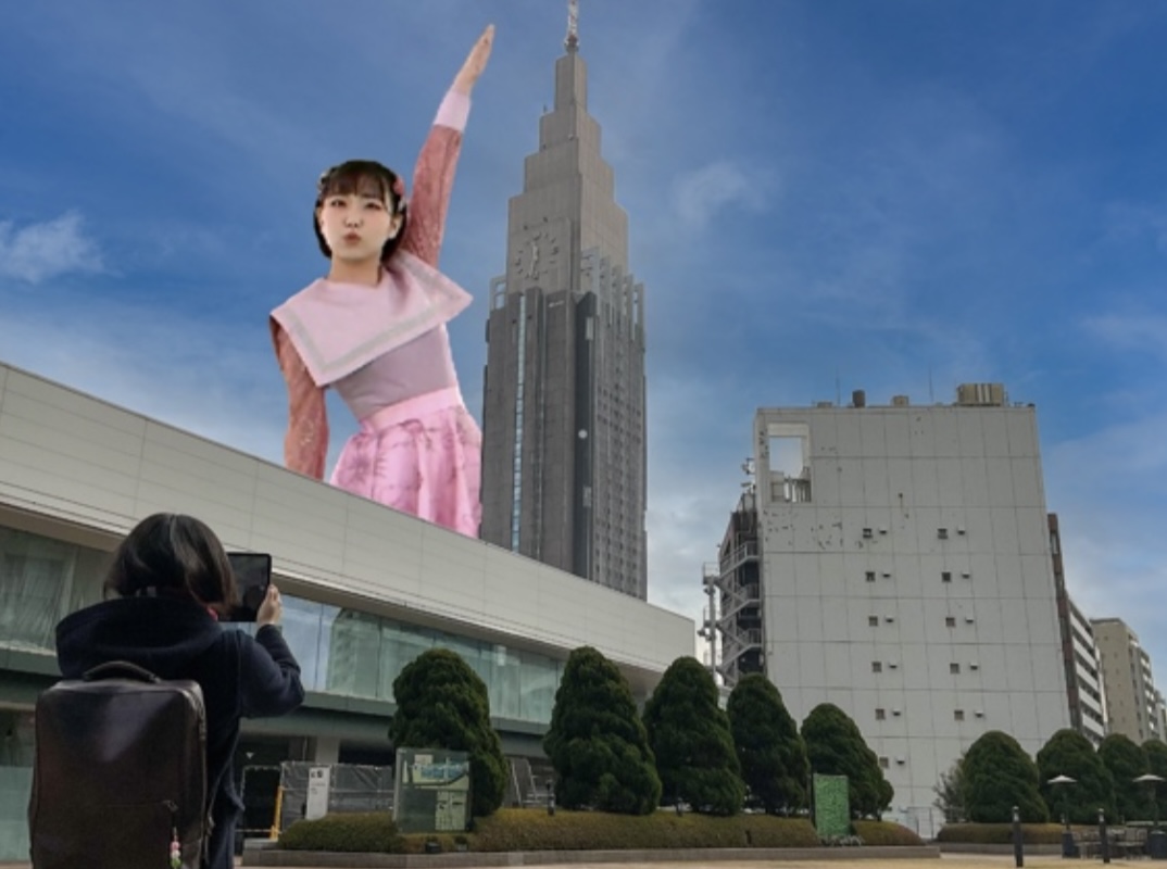 新宿で実施予定のARで巨大化した「浪江女子発組合」のパフォーマンスを鑑賞する実証実験体験イメージ