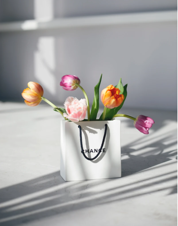 InstagramからARエフェクトが楽しめるショップバッグ型花器「CHANCE」