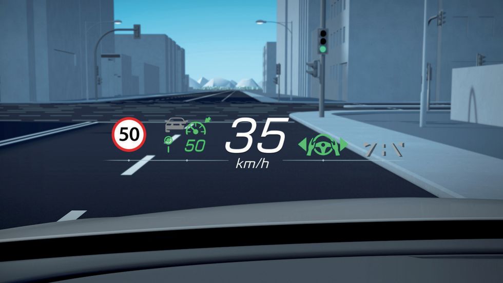 メルセデス・ベンツ新車「Sクラス」のARヘッドアップディスプレイに表示される情報