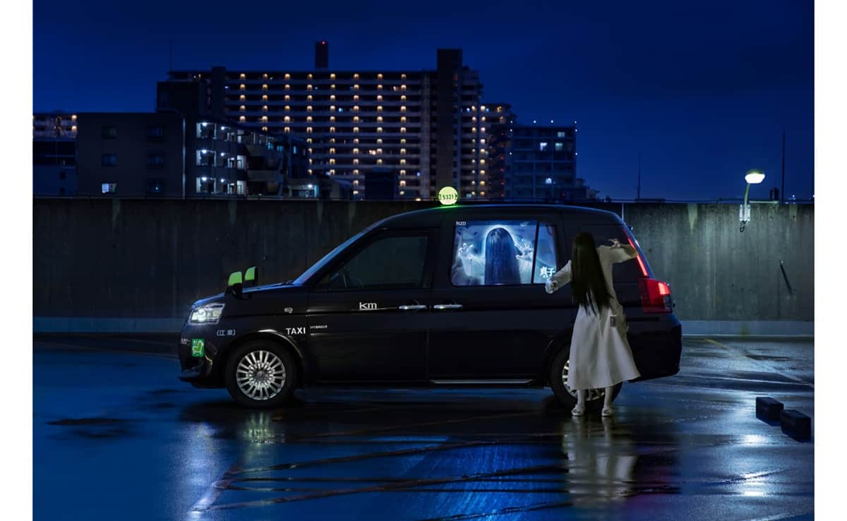 ARで目の前のモニターから貞子が出現する映画『貞子DX』とコラボした「貞子タクシー」が登場