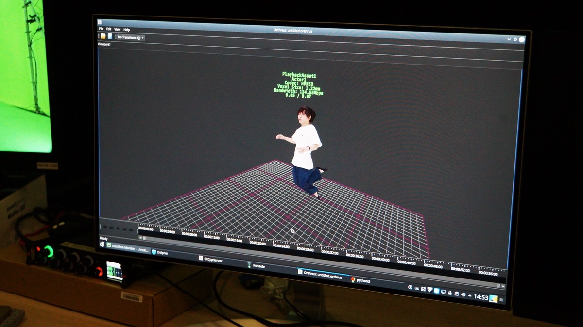 ソフトバンクのxRスタジオで作成した3Dオブジェクトを確認する様子